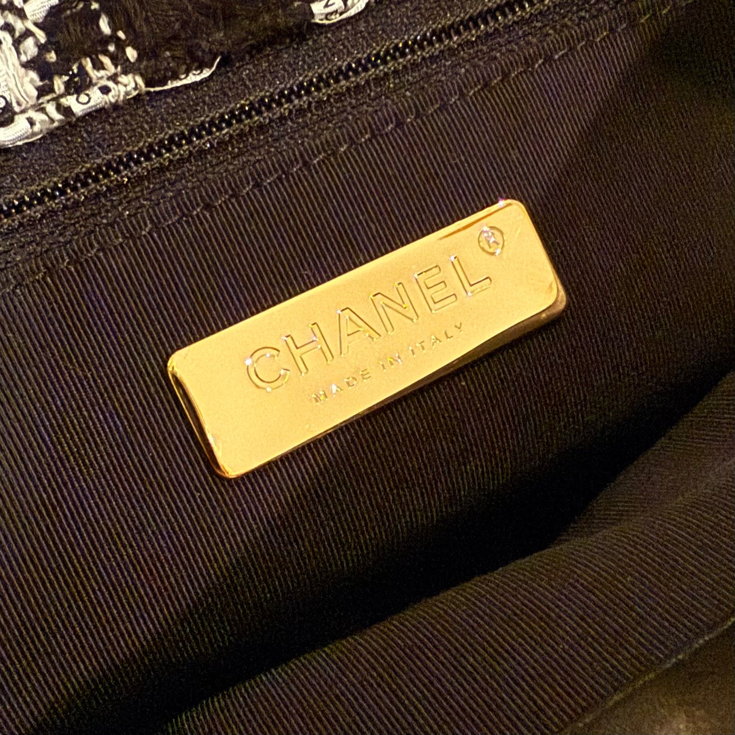 CHANEL 19 Houndstooth Ribbon Quilted Tweed Large Flap