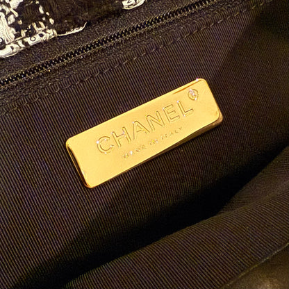 CHANEL 19 Houndstooth Ribbon Quilted Tweed Large Flap